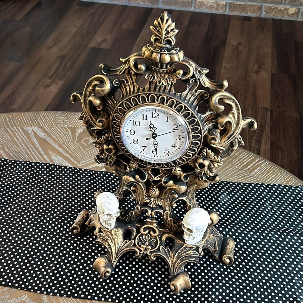 NEW! LARGE Vintage Inspired Gothic Baroque 
Ornate Skull Mantel Tabletop Clock - Picture 8 of 10
